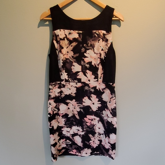 Loft Dress - Picture 3 of 7